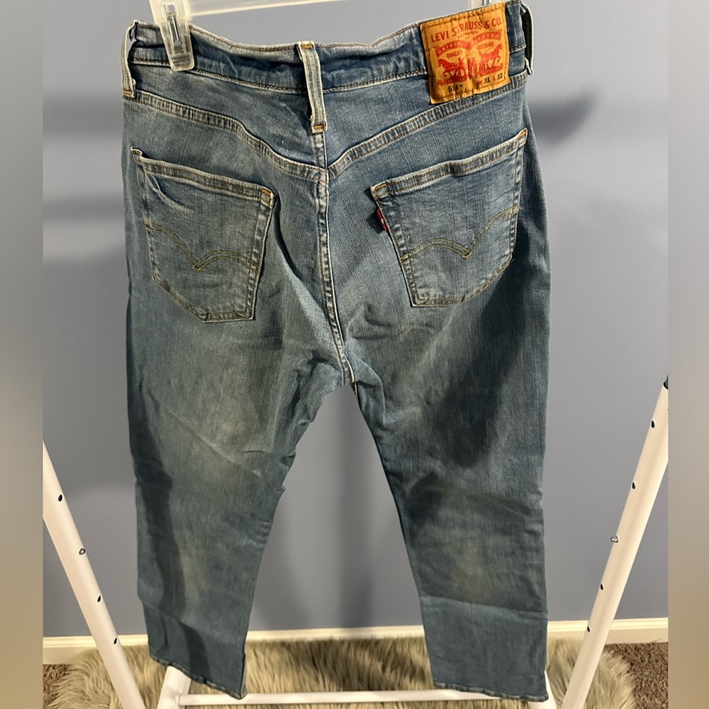 Men’s Levi’s light wash jeans